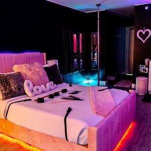 50 Shades Of Grey - Romance Suite! Couples Retreat 717